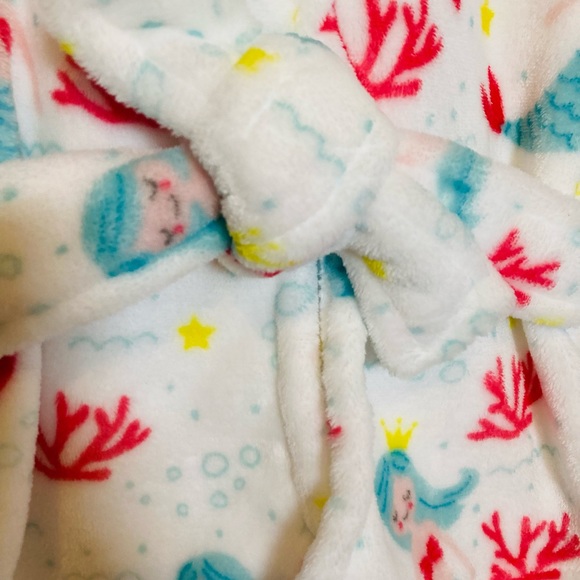 NWOT Super Soft Baby Girl Mermaid Robe Size 0-9 Months - Picture 3 of 4